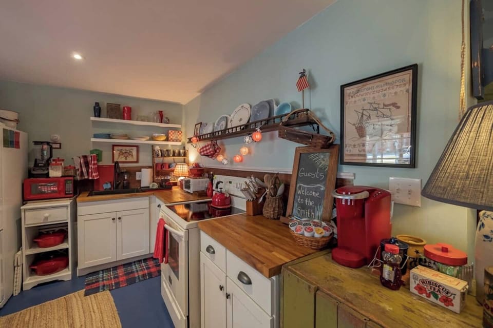 You will have coffee, tea, honey, and creamer for a great start to your day! 