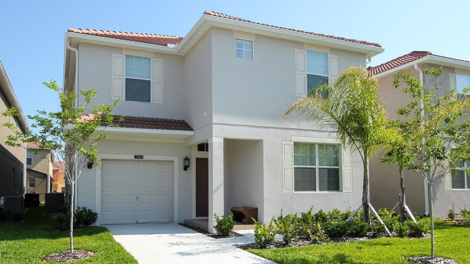 Beautiful 6 bed 5 bath villa located in Paradise Palms Resort