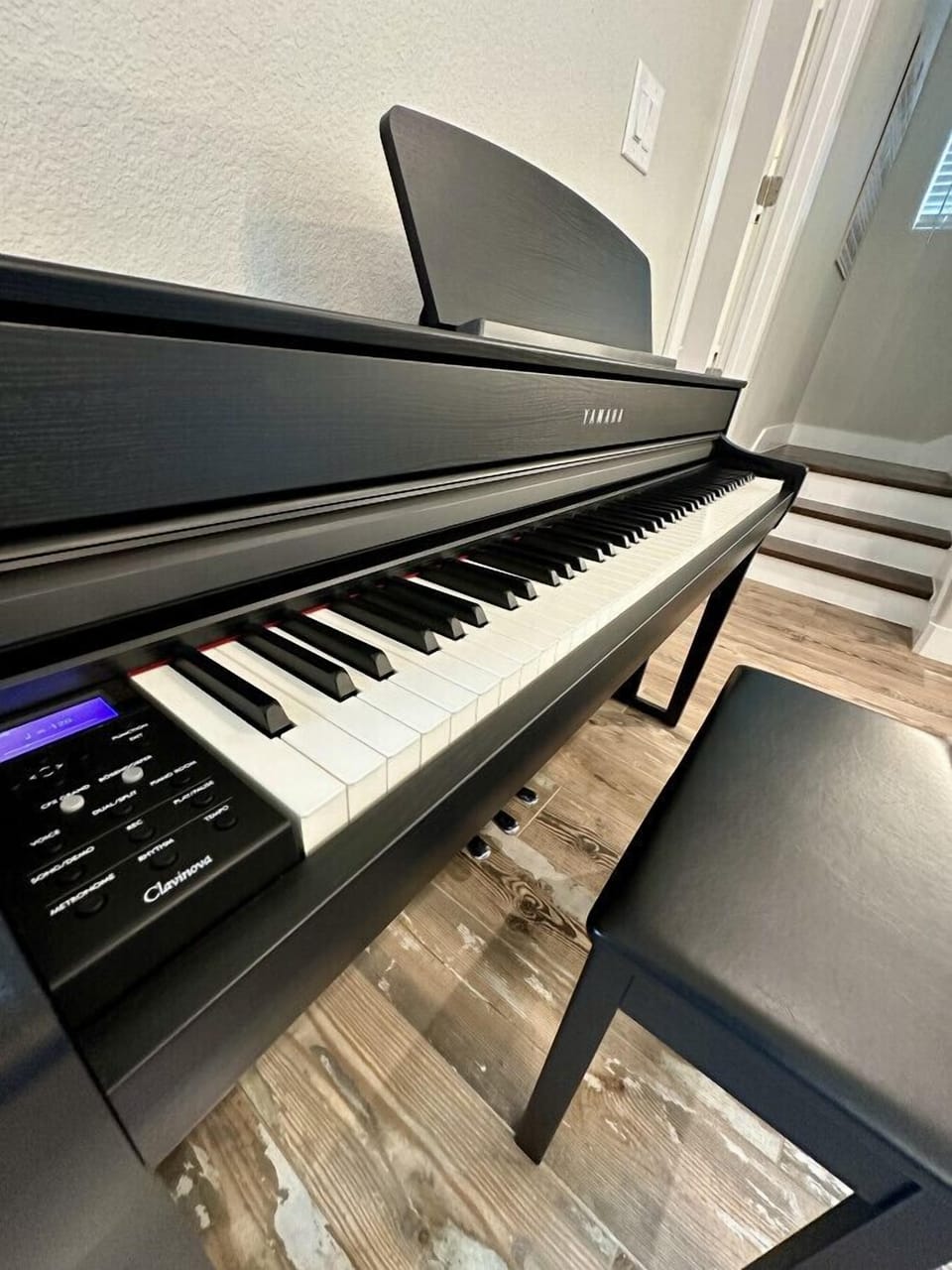 Experience the luxury of music at your fingertips with the Yamaha CLP735 digital piano.