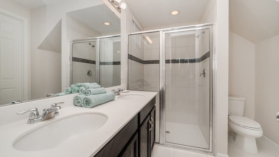  This townhome has a total of 4.5 bathrooms.