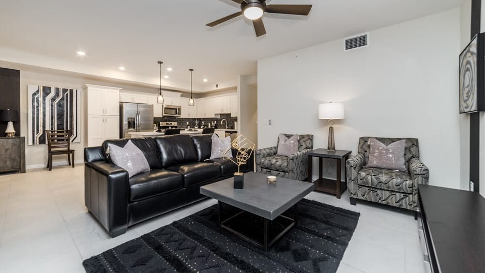 This condo has a total of 2 bedrooms.