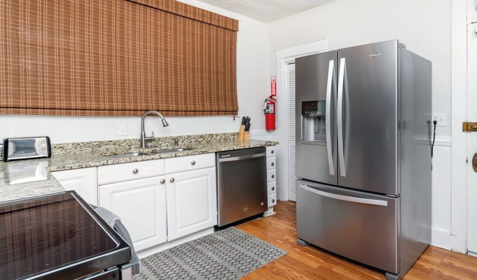 Kitchen 1