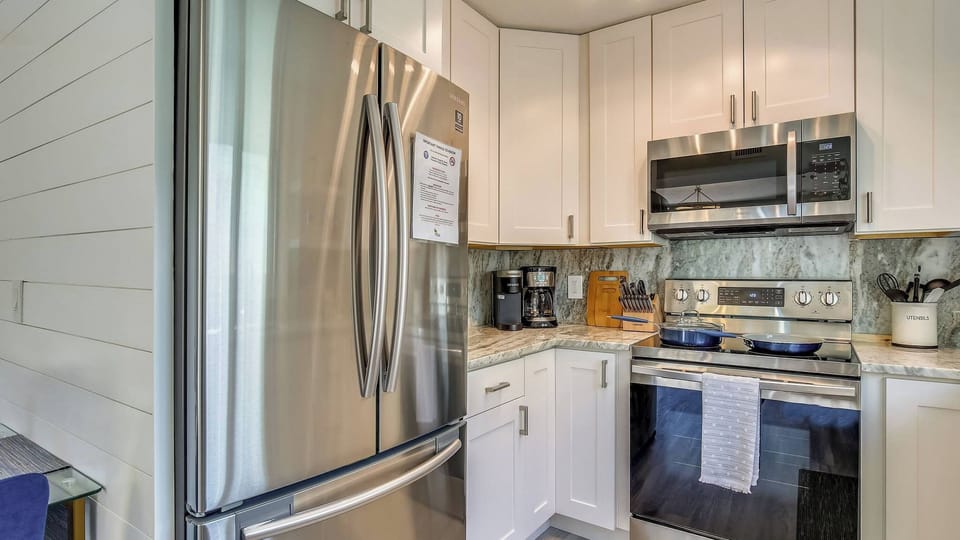 House (2 Bedrooms) | Private kitchen | Fridge, oven, stovetop, dishwasher