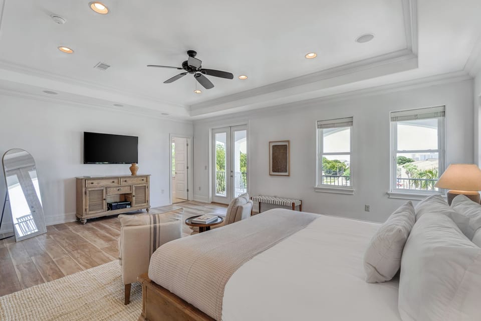 Sleeps 20, Private Pool, Putting Green, Walk to Beach Vitamin Sea by Avantstay Apartment in Miramar Beach
