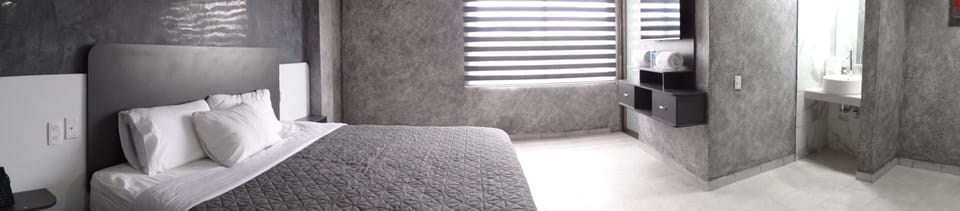 Deluxe Room | Hypo-allergenic bedding, down comforters, pillowtop beds