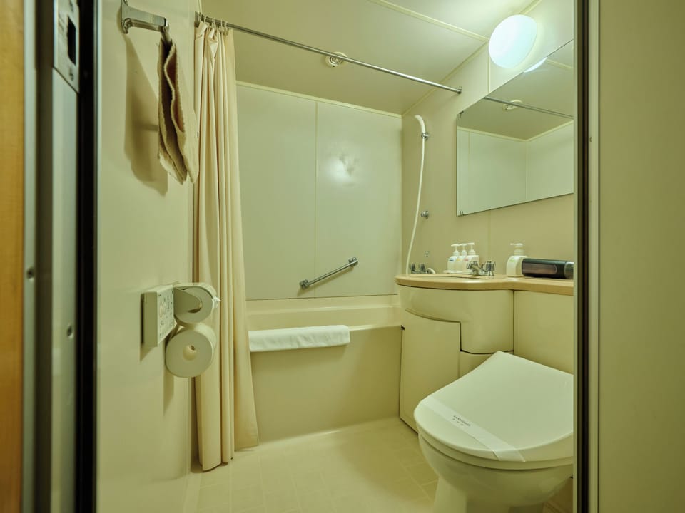 Traditional Room (Japanese Tatami Room) | Bathroom | Combined shower/tub, free toiletries, hair dryer, slippers
