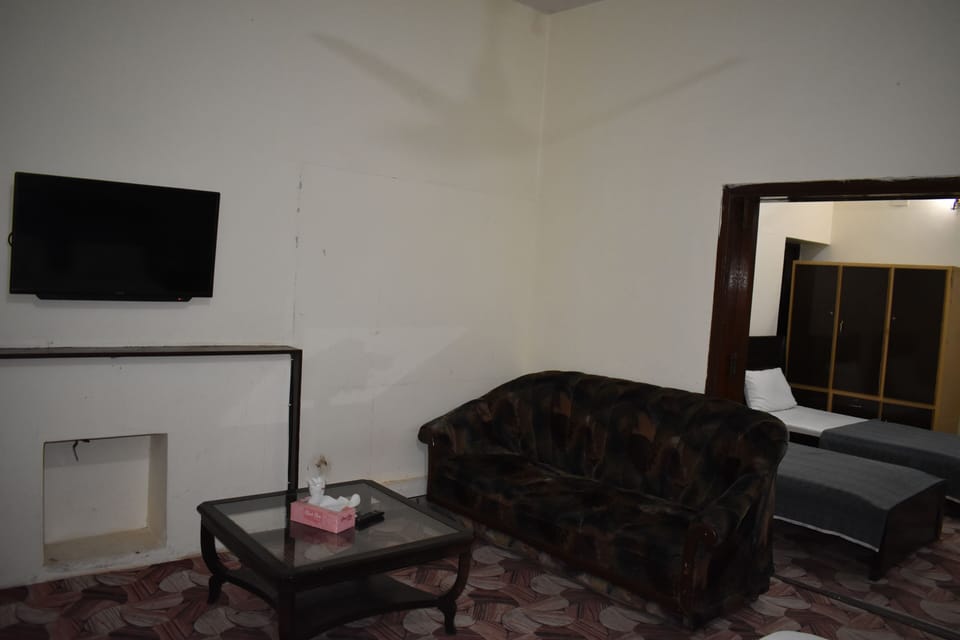 Laptop workspace, WiFi (free)