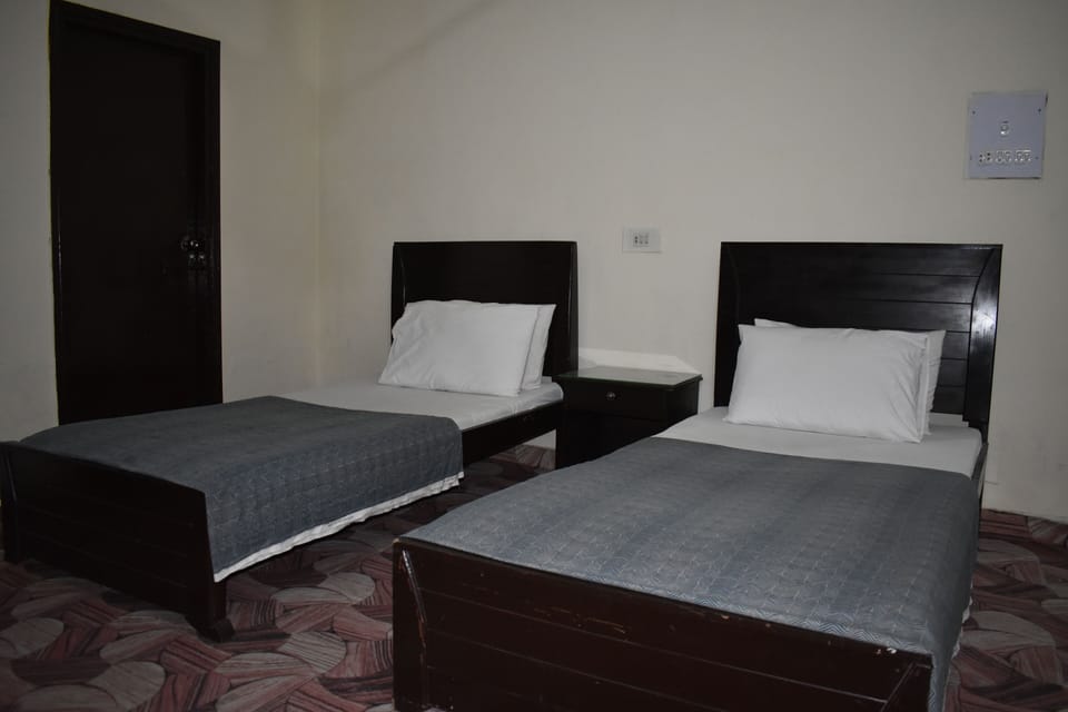 Twin Room | Laptop workspace, WiFi (free)