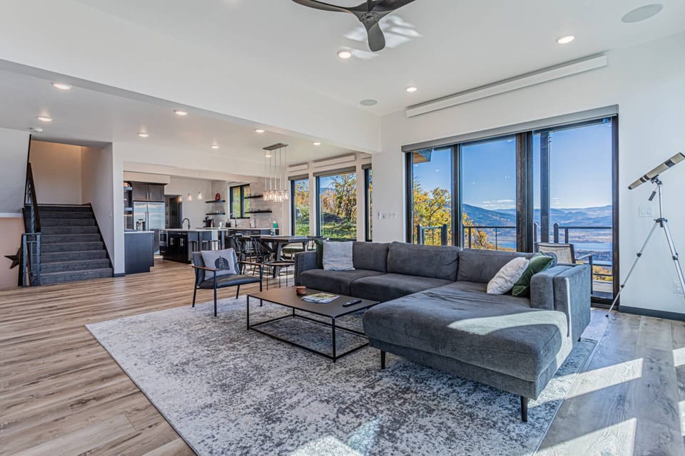 Sleek, modern design with panoramic beauty all around.