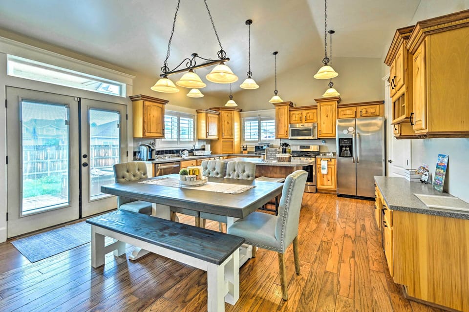 Dining Area | Dishware & Flatware