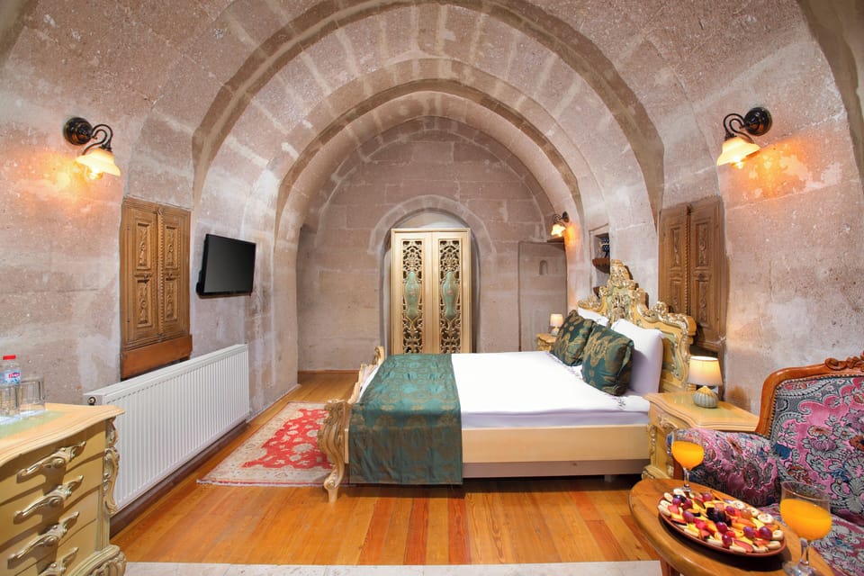 Deluxe Stone Room 102 | Egyptian cotton sheets, premium bedding, in-room safe
