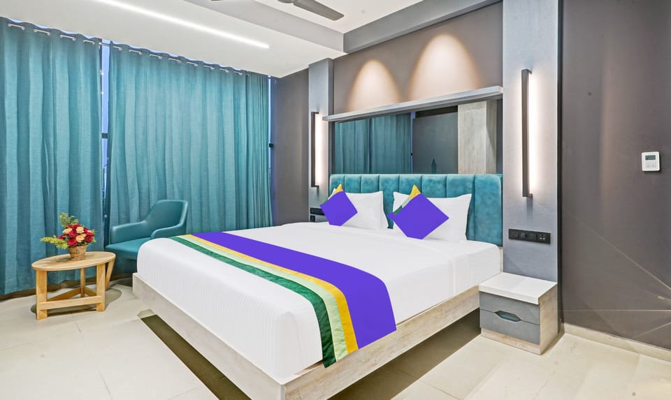 Standard Double Room | Desk, iron/ironing board