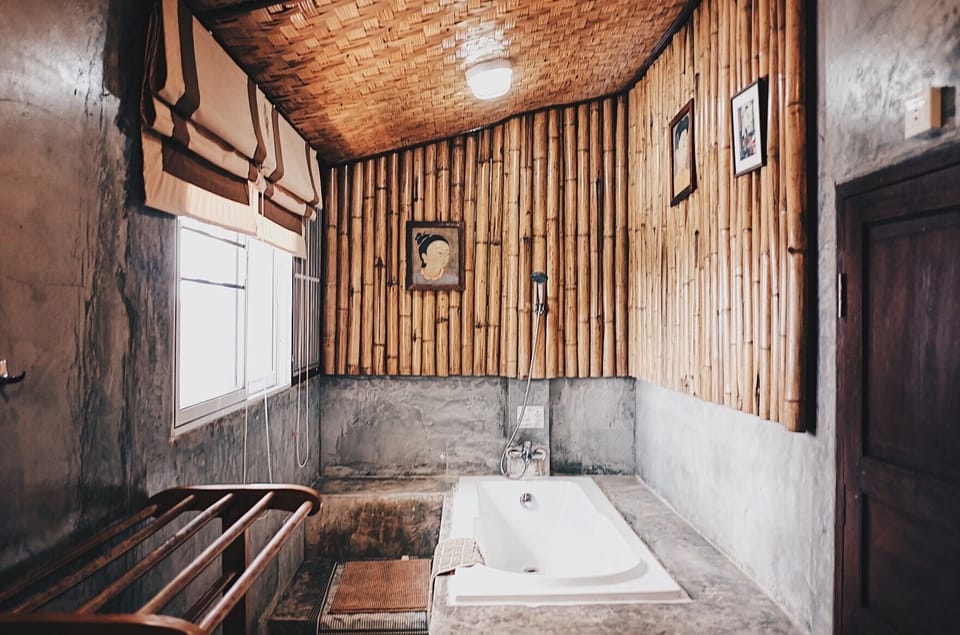Signature Villa Room | Bathroom | Separate tub and shower, free toiletries, hair dryer, bathrobes