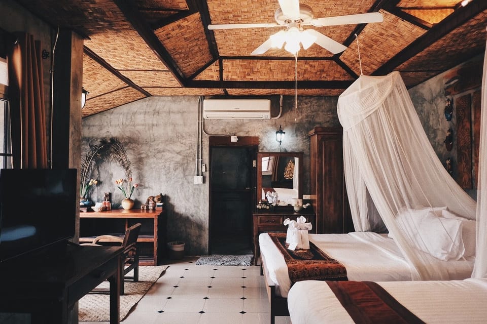 Signature Villa Room | Bathroom | Separate tub and shower, free toiletries, hair dryer, bathrobes