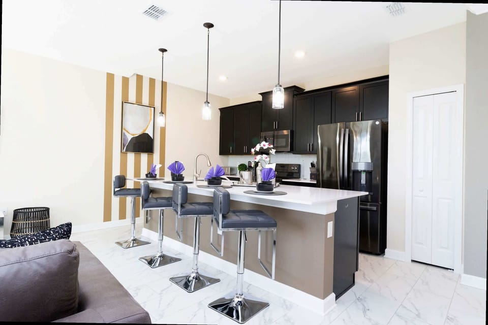 Townhome | Private kitchen | Full-size fridge, microwave, oven, stovetop