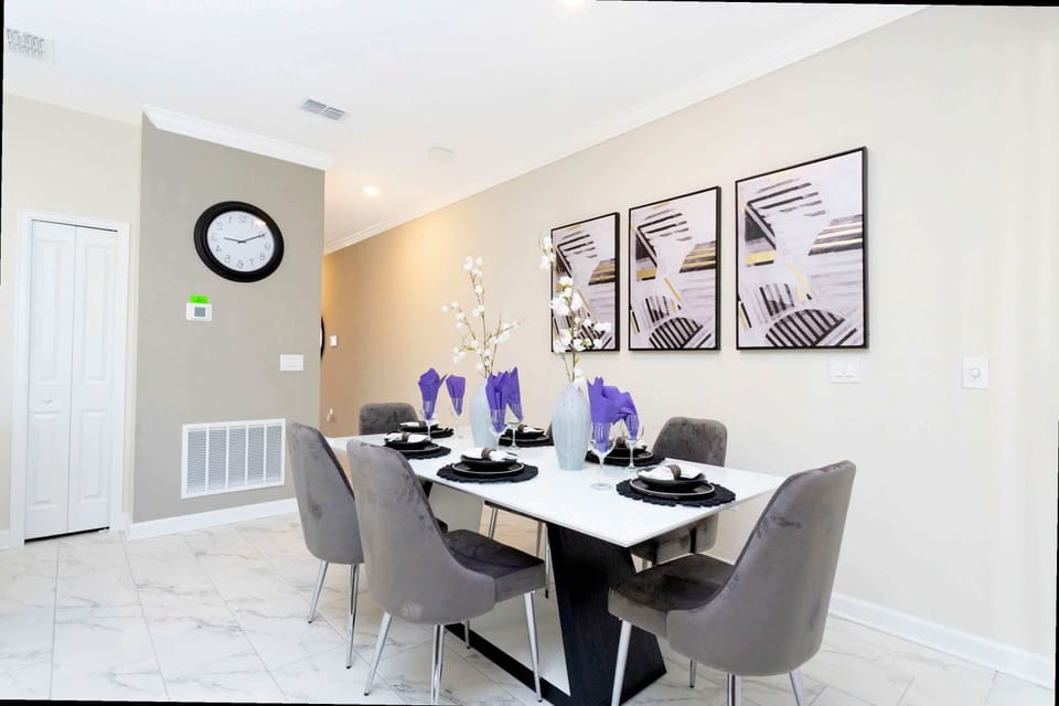 Townhome | Dining room