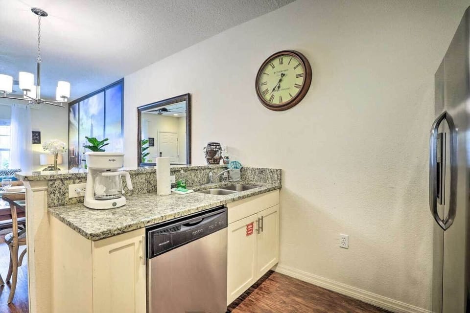 Condo | Private kitchen | Full-size fridge, microwave, oven, stovetop