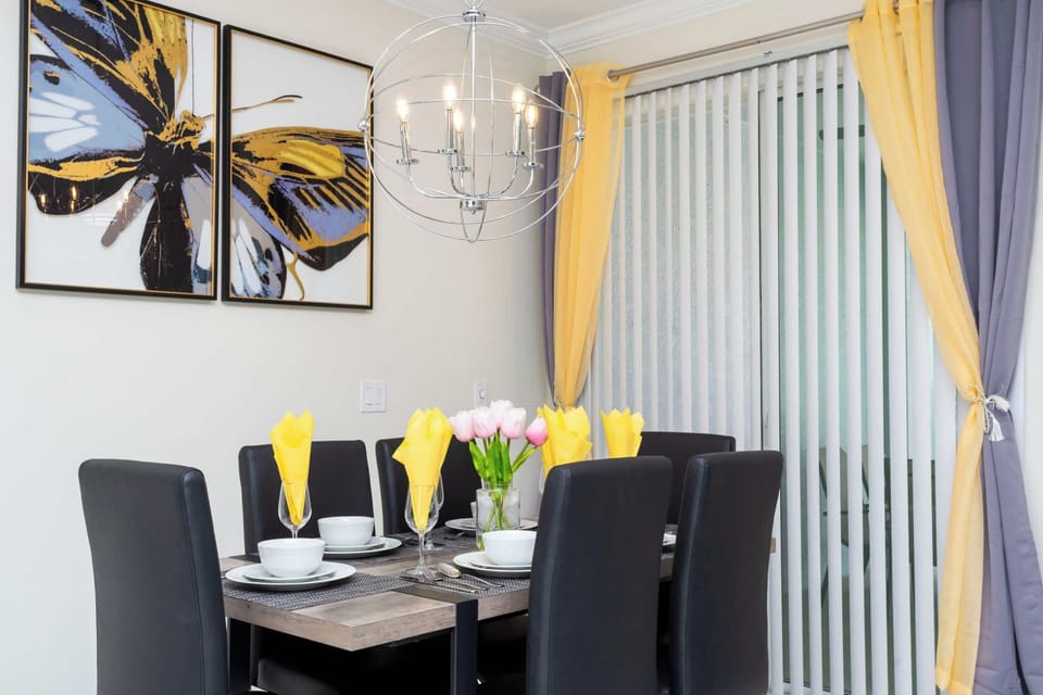 Townhome | Dining room