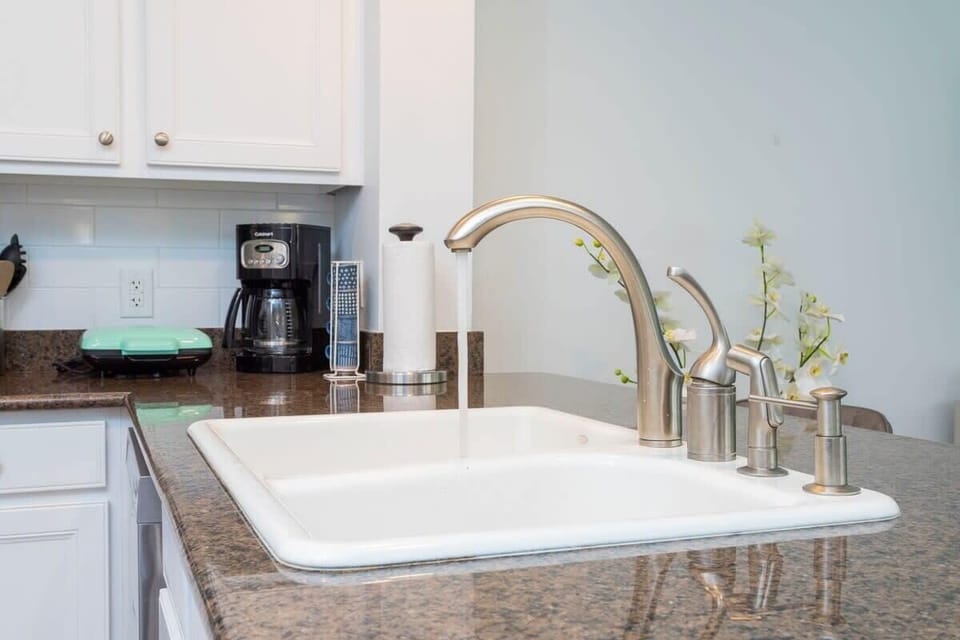 Townhome | Private kitchen | Full-size fridge, microwave, oven, stovetop