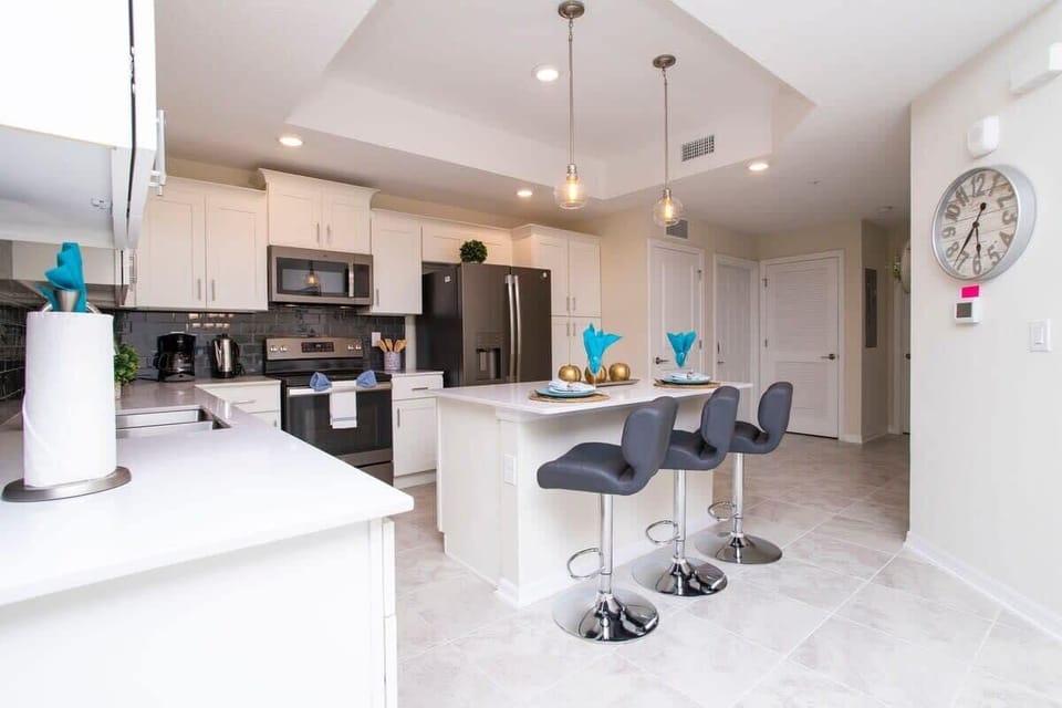 Condo | Private kitchen | Full-size fridge, microwave, oven, stovetop