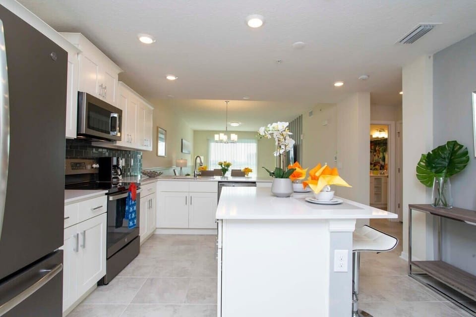 Condo | Private kitchen | Full-size fridge, microwave, oven, stovetop