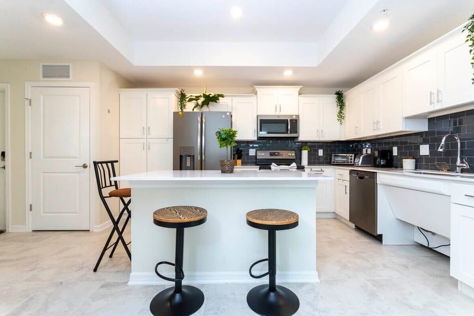 Condo | Private kitchen | Full-size fridge, microwave, oven, stovetop