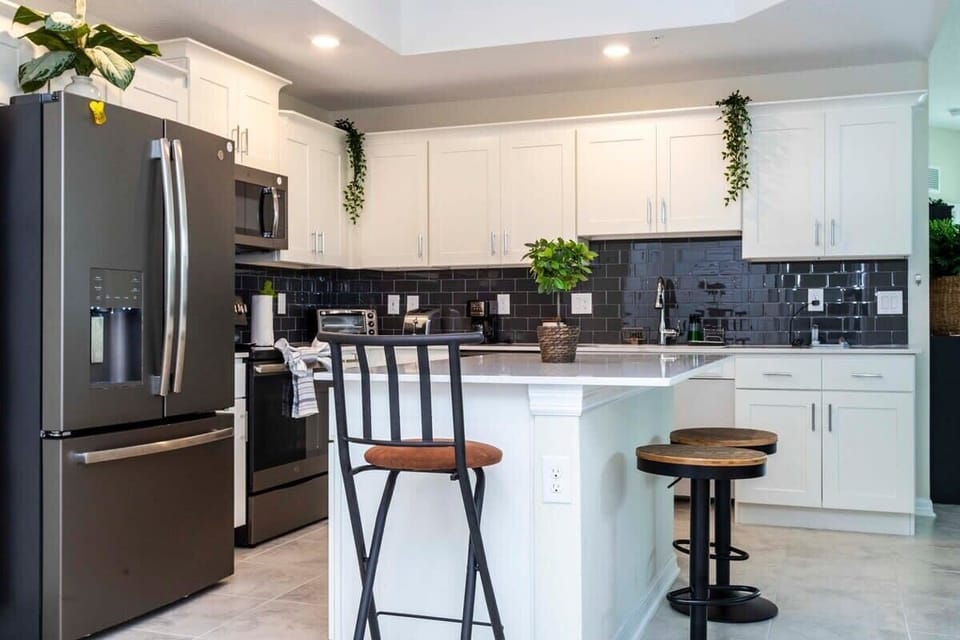 Condo | Private kitchen | Full-size fridge, microwave, oven, stovetop