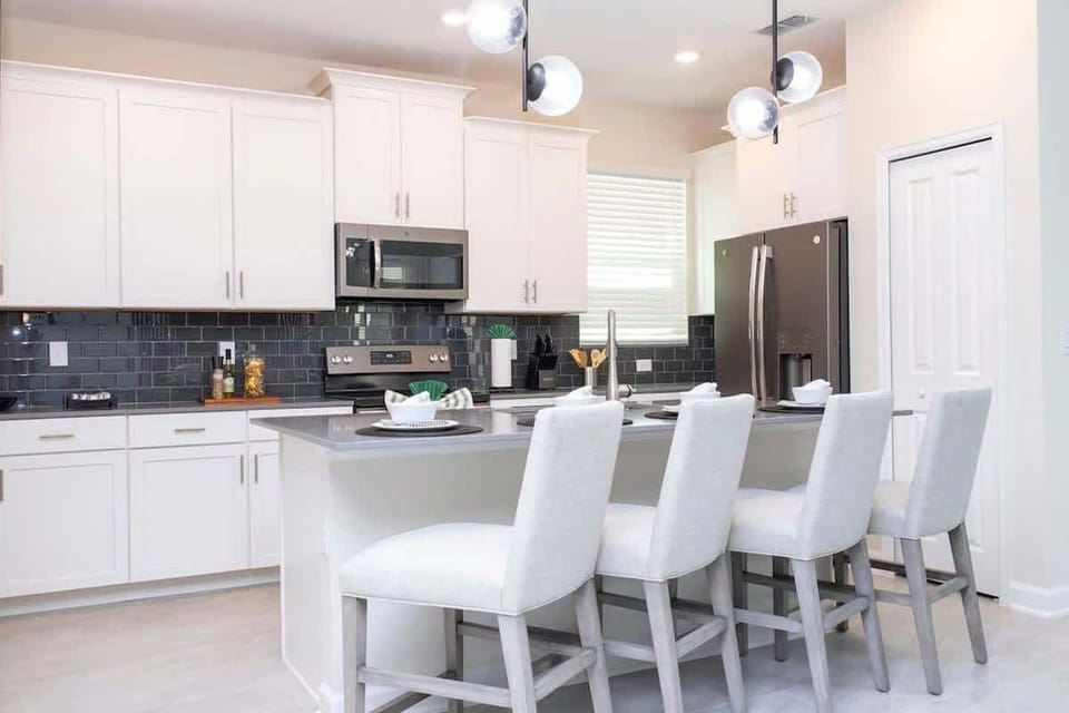Townhome | Private kitchen | Full-size fridge, microwave, oven, stovetop