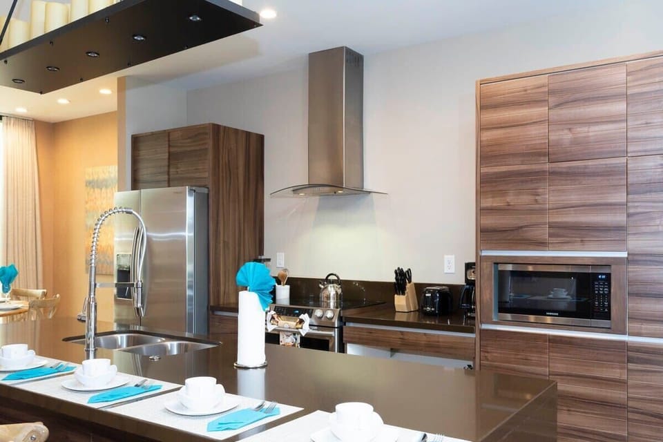 House | Private kitchen | Full-size fridge, microwave, oven, stovetop