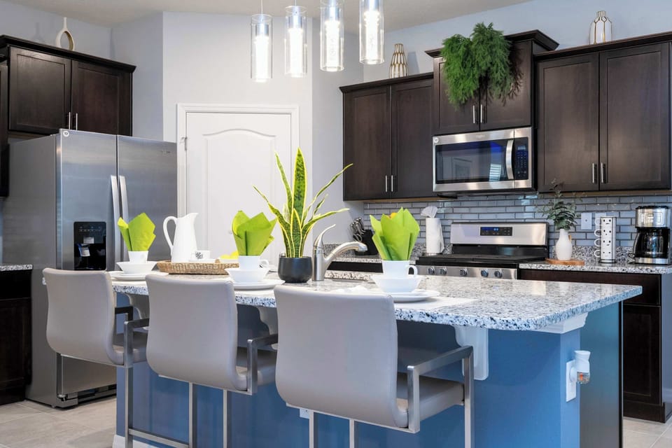 Apartment | Private kitchen | Full-size fridge, microwave, oven, stovetop