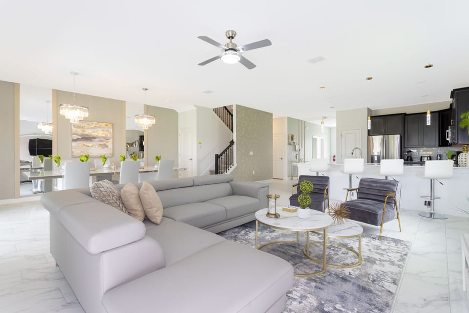 House | Living area | 60-inch Smart TV with cable channels, Netflix, Hulu