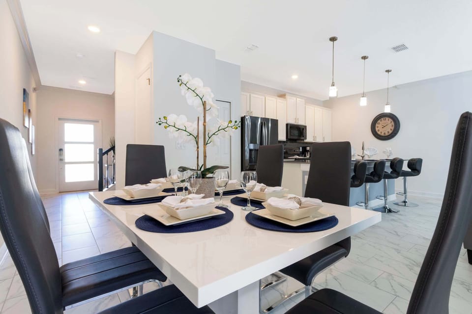 Townhome | Dining room