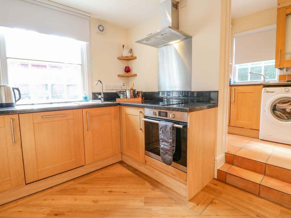 Cottage | Private kitchen | Fridge, dishwasher, electric kettle, toaster
