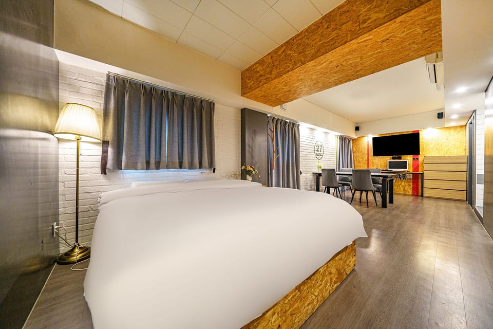 Presidential Room | Desk, soundproofing, free WiFi, bed sheets
