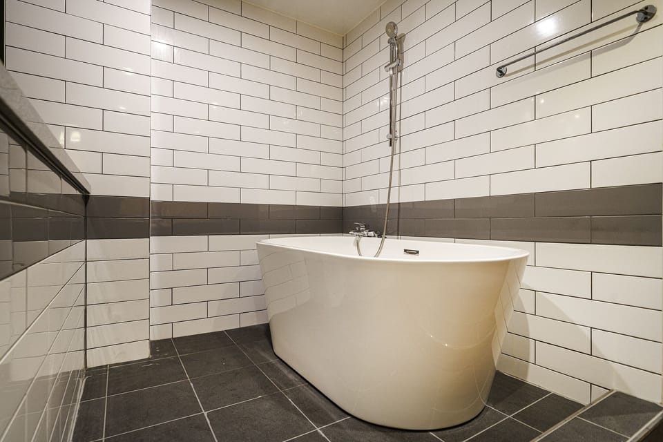 Presidential Room | Bathroom | Hair dryer, bathrobes, slippers