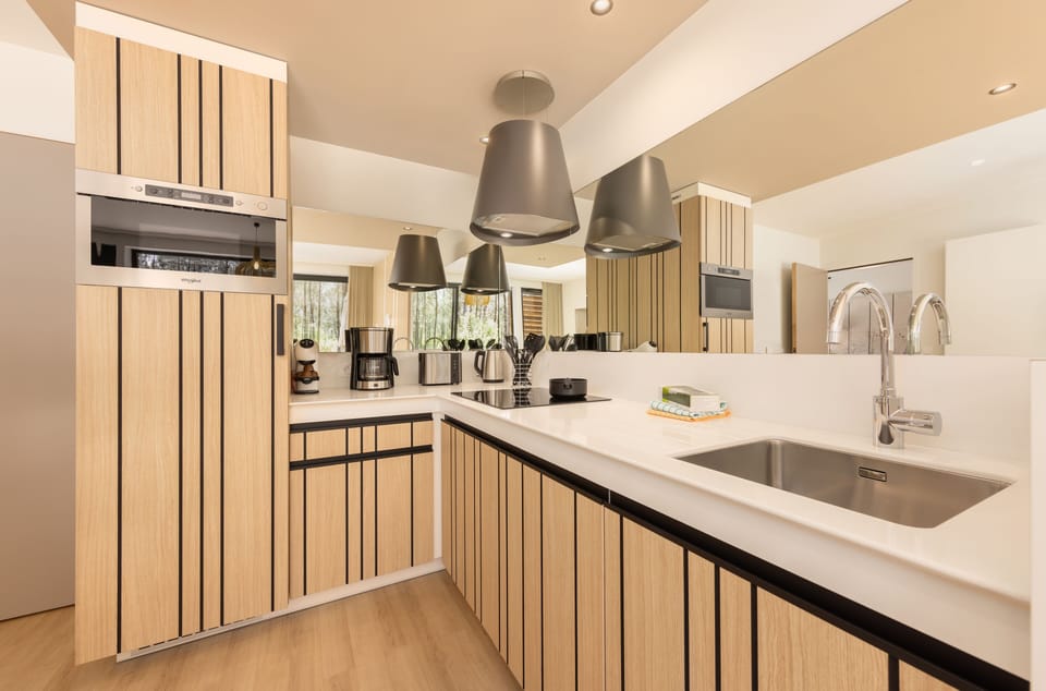 VIP cottage 2 personnes | Private kitchen | Stovetop, dishwasher, toaster, cookware/dishes/utensils