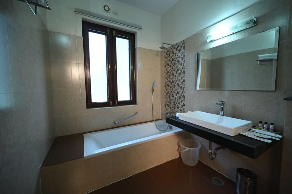 Superior Room | Bathroom | Free toiletries, hair dryer, slippers, towels