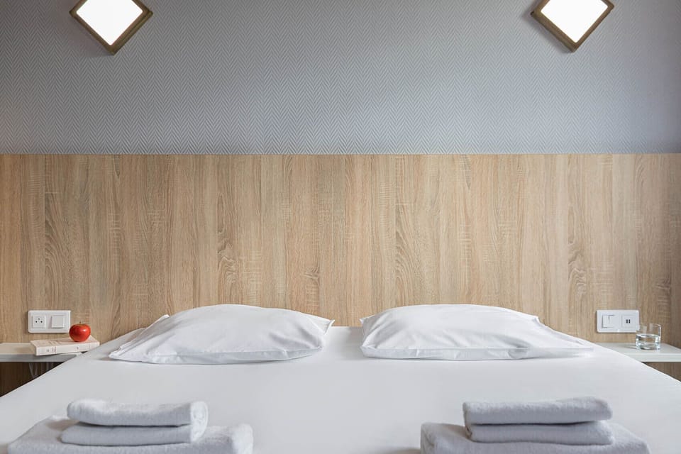 Basic Room | Desk, soundproofing, free WiFi, bed sheets