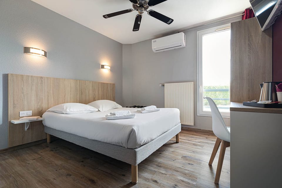 Comfort Double Room | Desk, soundproofing, free WiFi, bed sheets