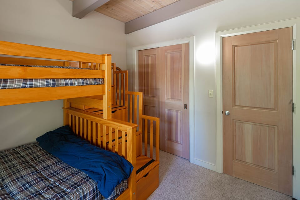 Star Harbor 6 Bedroom 3 Closet - Star Harbor 6 Bedroom 3 Closet