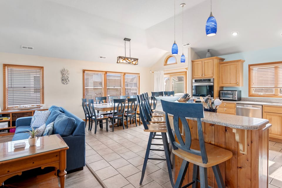 OSO101: Joshua's Place | Top Level Living Area and Kitchen