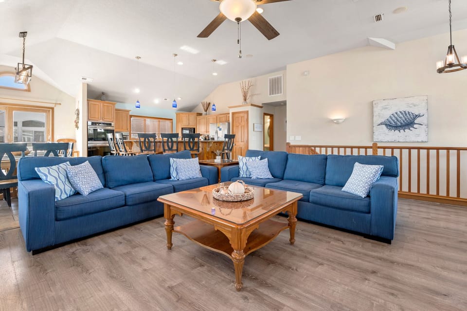 OSO101: Joshua's Place | Top Level Living Area