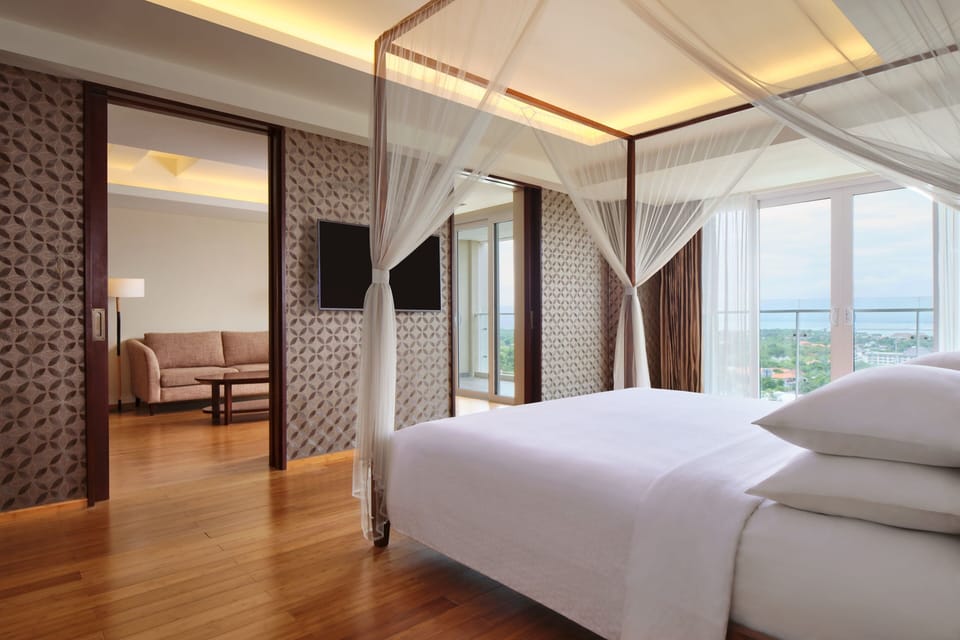 Suite, 1 Bedroom | Minibar, in-room safe, desk, blackout drapes