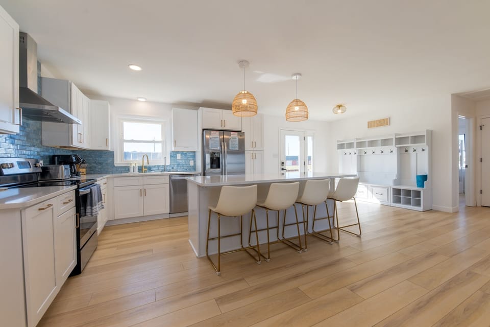 Large island adds four more seats and plenty of space to eat, play games, or hangout