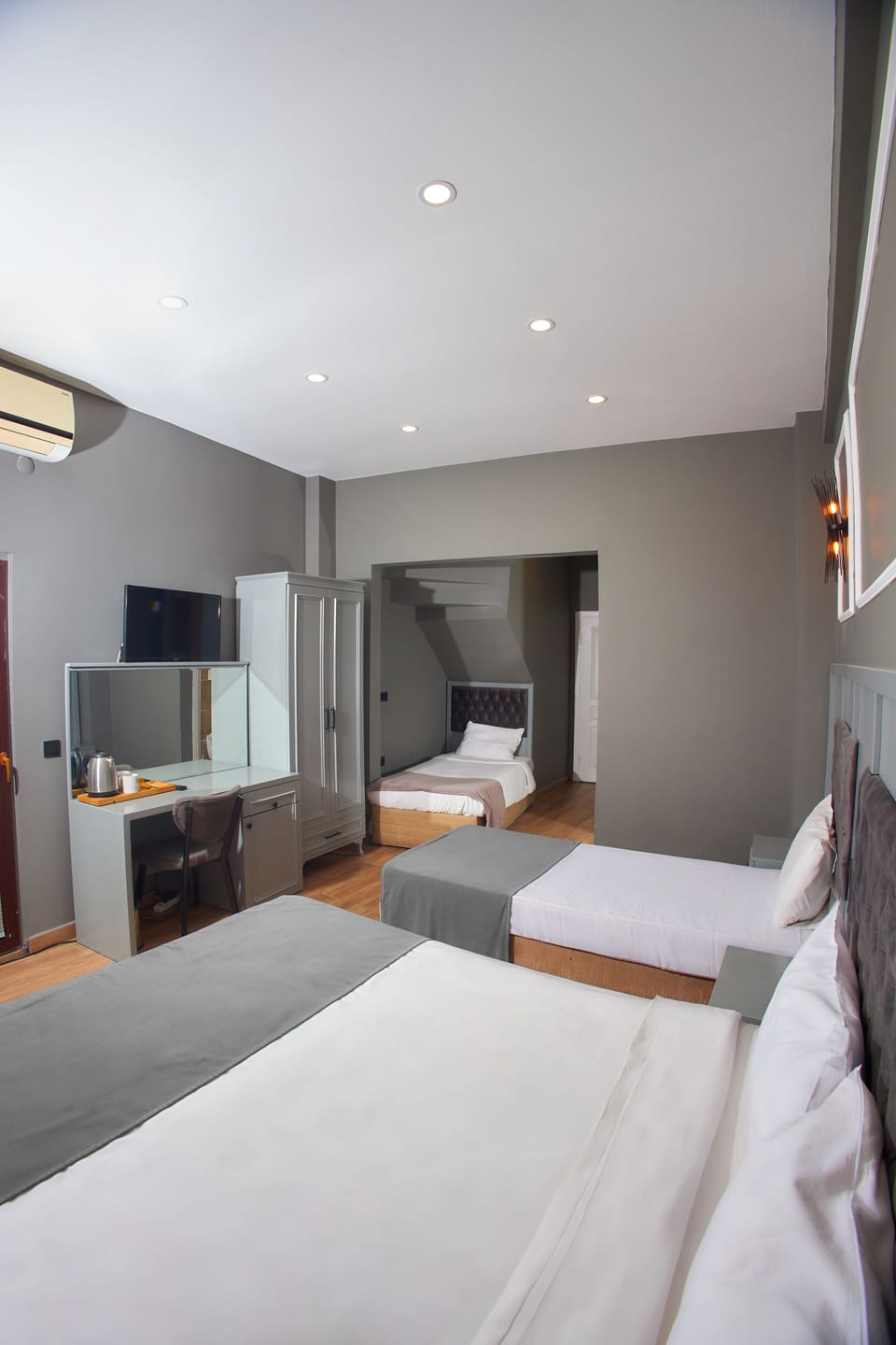 Quadruple Room | Minibar, in-room safe, desk, laptop workspace