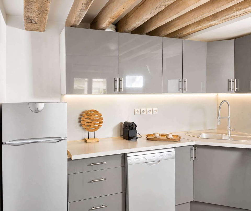Well equipped kitchen: Nespresso machine & pods are featured
