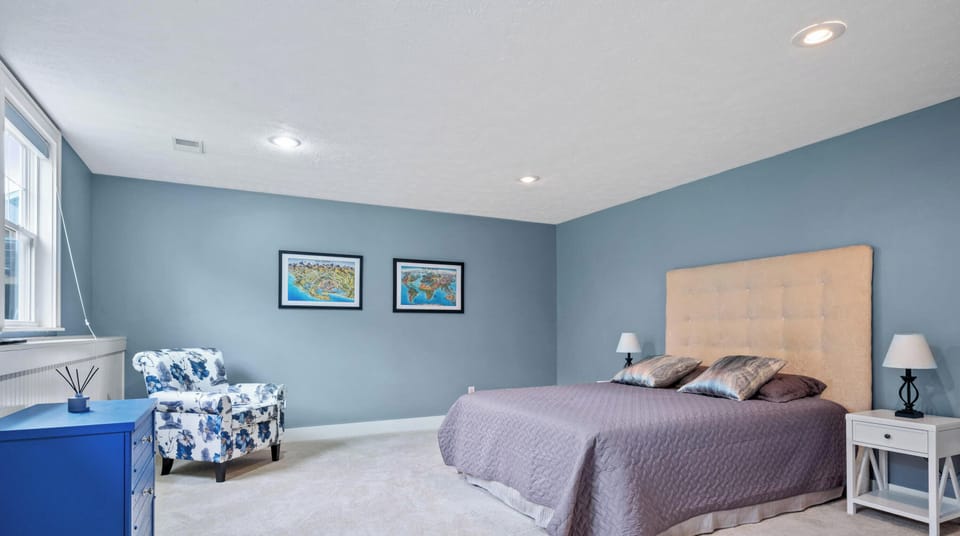 Bedroom 4 with queen size bed