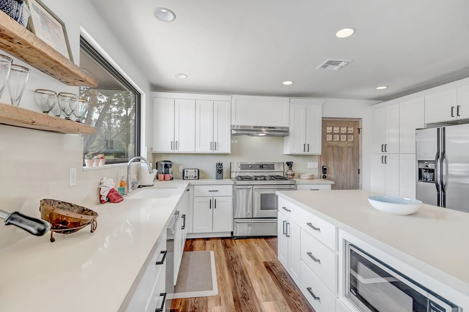 Fully Equipped Kitchen with Stainless Steel Appliances