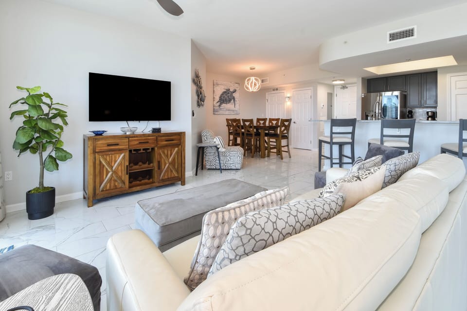 The Palms of Destin 1717 - Living Area and Dining Area