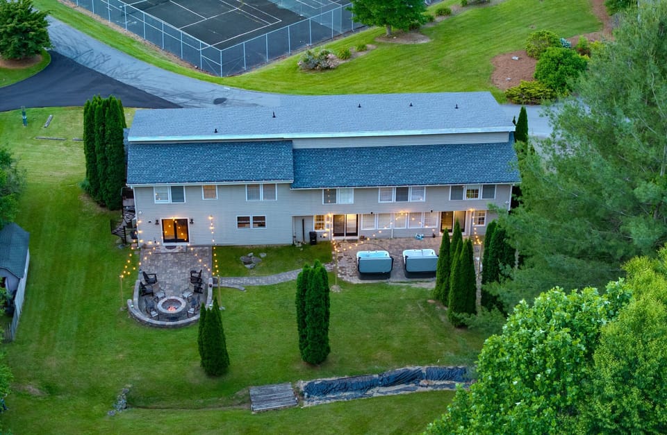 The Blue Ridge Mountain Lodge is the perfect location for your gathering!